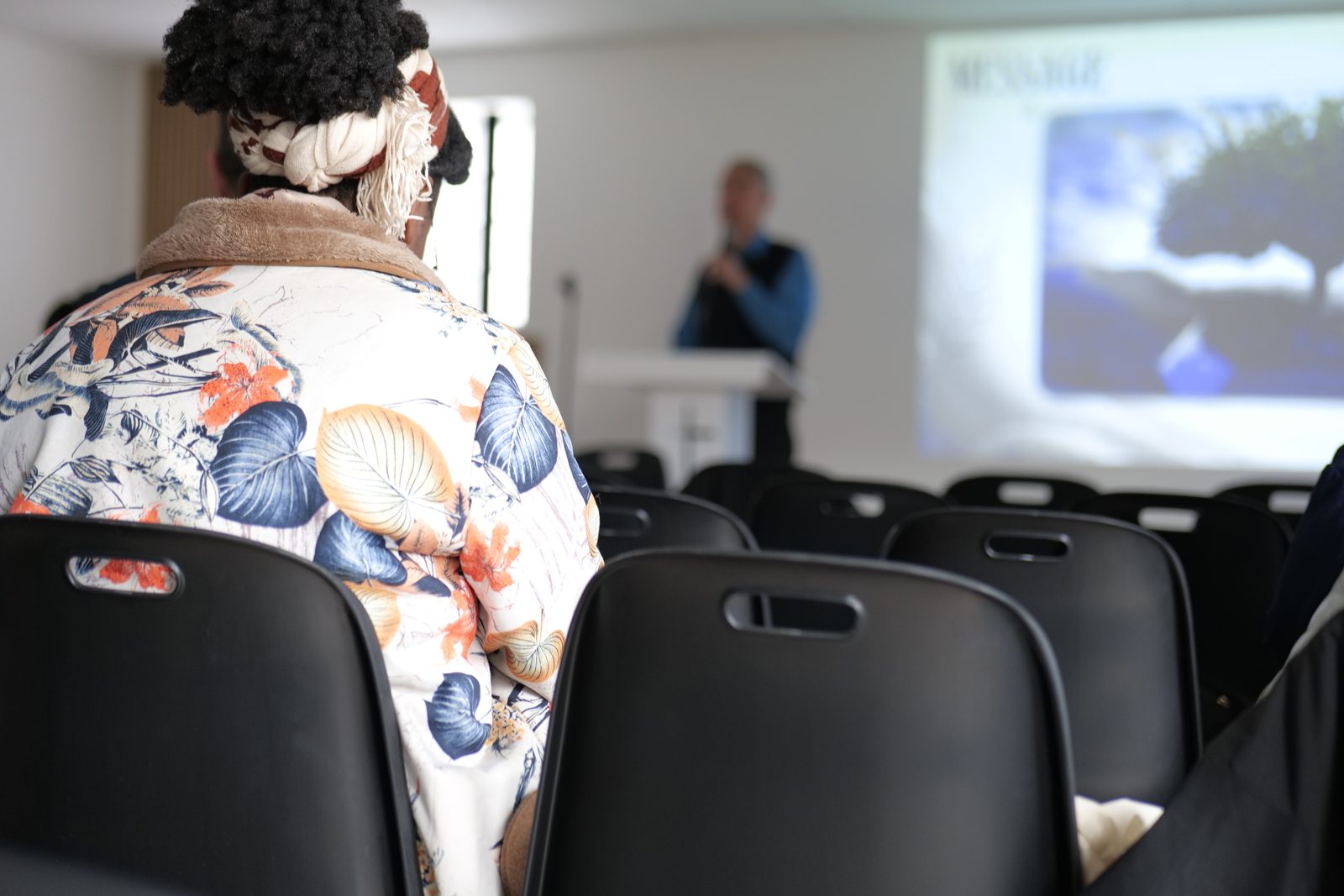 Enseignement biblique pendant une rencontre