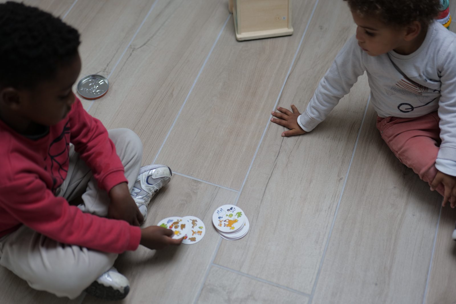 Enfants jouant ensemble